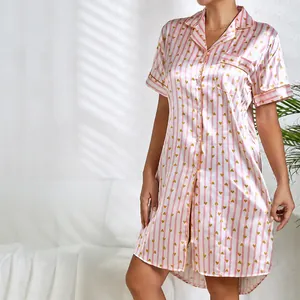 Chemise de Nuit en Satin Rayé à Imprimé Cœur pour Femme Col à Revers Boutonné Pyjama Manches Courtes Rose