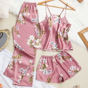 Ensemble de pyjama 3 pièces en soie glacée à fleurs avec caraco et pantalon rose doux