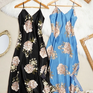 Nuisette en Satin pour Femmes Imprimé Floral de Pivoine Col en V Sans Manches Sexy Longue Nuisette Vêtements de Nuit Fente Latérale Élégante
