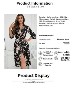 Détail d'un ensemble kimono et chemise de nuit fine en satin de soie noir fleuri