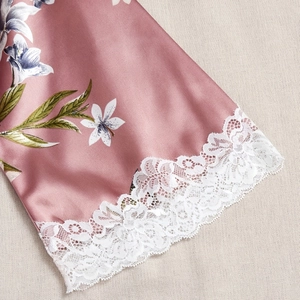 Pyjama en soie avec imprimé fleuri et larges poignets en dentelle pour femmes