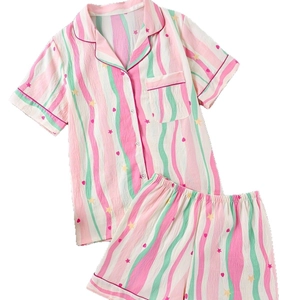 Ensemble de pyjama en coton pour femme à rayures roses ondulées avec haut et short court