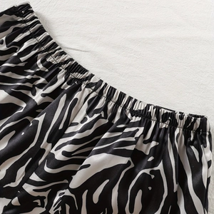 Satin-Slipkleid mit Zebra-Print, elastischem Bund und feinem schwarz-weißem Tier-Muster