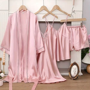 Pyjama en Satin Rose pour Femmes Robe Chemise de Nuit Camisole Et Short Avec Bordure en Dentelle Vêtement de Nuit Élégant
