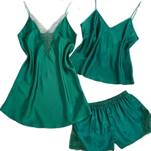 Set pigiama 3 pezzi in raso verde smeraldo con pizzo floreale e pantaloncini da notte