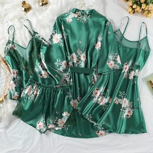 Set pigiama 4 pezzi in raso verde con stampa floreale e bordi in pizzo