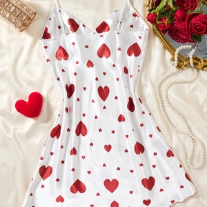 Camicia da notte in raso bianco con stampa a cuori rossi e spalline sottili