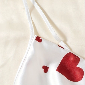 Camicia da notte in raso di seta bianca con cuori rossi e spalline sottili