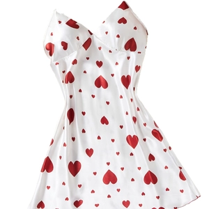 Camicia da notte in raso di seta bianco con cuori rossi e scollo a V sexy da donna