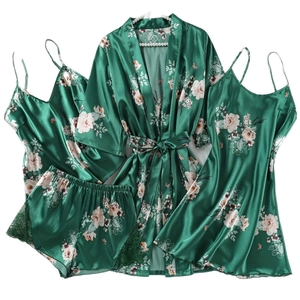 Set pigiama 4 pezzi in raso verde floreale con vestaglia e dettagli in pizzo elegante