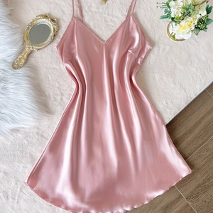Nuisette Femme Rose en Satin avec Dentelle Col en V Bretelles Ajustables Sexy Vêtements de Nuit Soyeux Robe Caraco