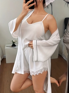 Set da casa 3 pezzi in seersucker bianco con bordo in pizzo ed eleganti profili neri