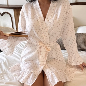 Floral seersucker cotton bathrobe with ruffle cuffs and pink bow pattern for women