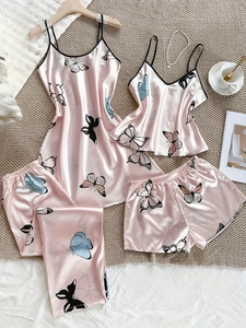 Ensemble pyjama 4 pièces en satin rose avec imprimé papillon et bordures noires