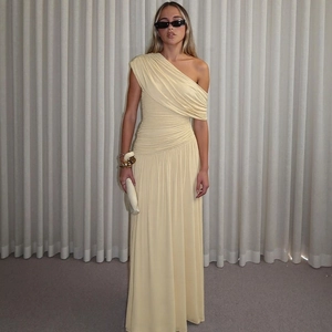 Damen Sexy Ein Schulter Gerafft Maxi Kleid Elegant Unregelmäßiger Saum Strickstoff Einfarbig Plissiert Abendkleid