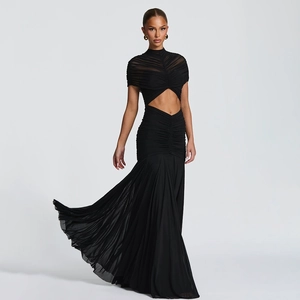 Elegante zwarte mesh zeemeermin avondjurk met geplooide opstaande kraag en taille detail