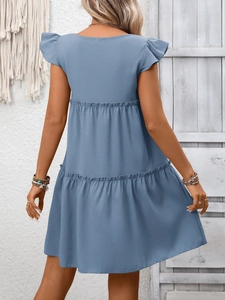 Vue arrière détaillée d'une robe d'été bohème bleu poudré avec manches volantées chic