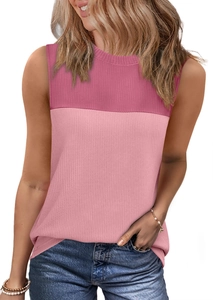 Détail du débardeur en maille côtelée bicolore rose foncé et rose clair pour femme