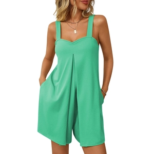 Tutina donna verde menta con spalline larghe, scollo a V e gamba ampia estiva