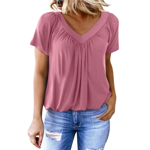 Rosa Damen T-Shirt mit V-Ausschnitt, kurzen Ärmeln, Falten und lockerer Passform
