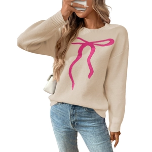 Chic cream crewneck sweater with a large pink bow jacquard pattern in a relaxed fit