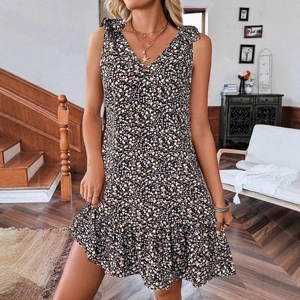 Robe d'été fleurie sans manches à col en V avec nœuds aux épaules et ourlet à volants