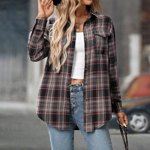 Women's casual plaid shirt with buttons and chest pockets in a stylish street style