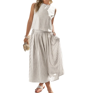 Ensemble chic deux pièces pour femmes avec haut sans manches à rayures et pantalon taille haute