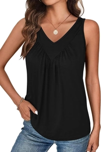 Detalle de blusa sin mangas con cuello en V y pliegues en tejido de poliéster negro