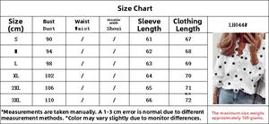 Tableau détaillé des tailles pour chemise à manches longues, col V et imprimé étoiles