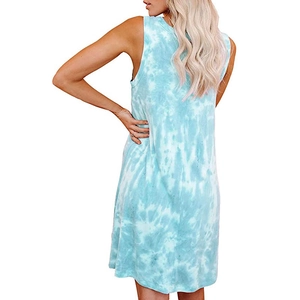 Robe d'été sans manches pour femmes avec imprimé tie-dye bleu et blanc, vue de dos
