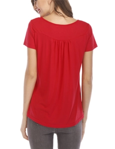 T-shirt rouge pour femme à manches courtes avec un plissage élégant au dos