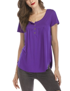 Haut Henley violet à manches courtes pour femme avec plis et boutons en texture de bois