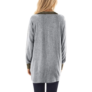 Vue arrière du sweat-shirt gris avec bordure marron scintillante aux poignets et bas
