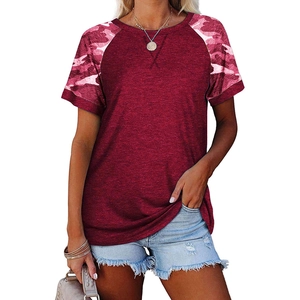 T-shirt femme bordeaux décontracté avec manches raglan camouflage et col rond élégant