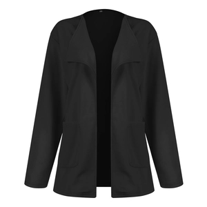 Détail d'un cardigan noir à manches longues pour femmes avec poches et devant ouvert