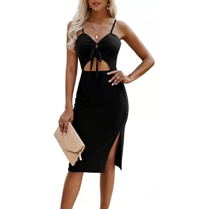 Sexy schwarzes figurbetontes Midikleid mit Cut-out und hohem Seitenschlitz für den Sommer
