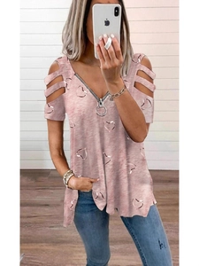 T-shirt rose épaules dénudées avec col en V zippé et imprimé cœur pour femme