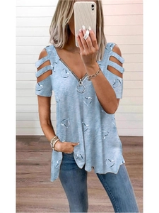 T-shirt femme bleu clair à col en V zippé avec motif cœur et épaules dénudées