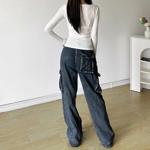 Rückansicht der hoch taillierten dunkelgraublauen Baggy-Cargo-Jeans für Damen im Denim-Stil