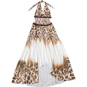 Détail de robe dos nu léopard avec ourlet asymétrique et taille élastique
