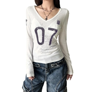 Sexy eng anliegendes weißes V-Ausschnitt Langarmshirt mit lila Fallen Angel 07 Print