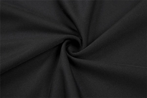 Detaillierte Nahaufnahme von schwarzem Mesh-Gewebe mit feiner spiralförmiger Textur