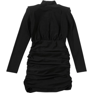 Vista trasera de un vestido ajustado negro de manga larga con cuello alto y fruncido