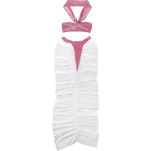 Detail von rosa Samt-Bandeau-Top und weißem Lagen-Netzrock mit Samt-Patchwork-Design