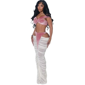 Sexy dreiteiliges Set mit rosa Samt-Bandeau-Top und transparentem Netz-Maxirock