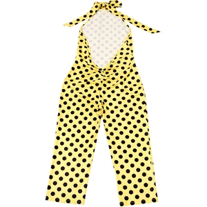Dettaglio tuta gialla con scollo all'americana a pois neri e lacci sulla schiena nuda