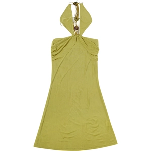 Détail de la robe dos nu vert citron avec des perles colorées et une encolure ajourée