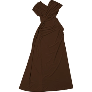 Détail de la taille froncée marron foncé et du col en V sur cette robe longue sans manches