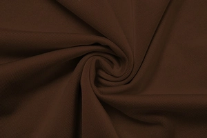 Gros plan sur un tissu côtelé marron café montrant une texture fine et un beau drapé
